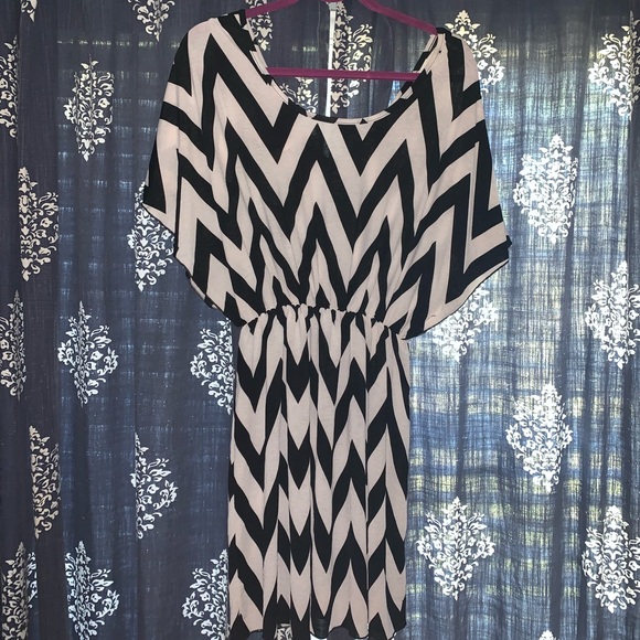 Voll Style Dresses & Skirts - !3 for $25! Chevron V Neck Dress